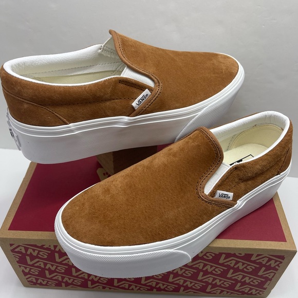 Vans W Classic Slip-On Platform Sneakers 
Stackform
Nubuck Chipmunk
VN000CN1GWT - Picture 11 of 16